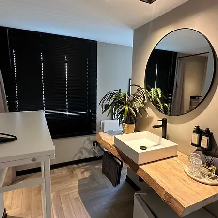 Boutique Le Faucon Bed & Breakfast